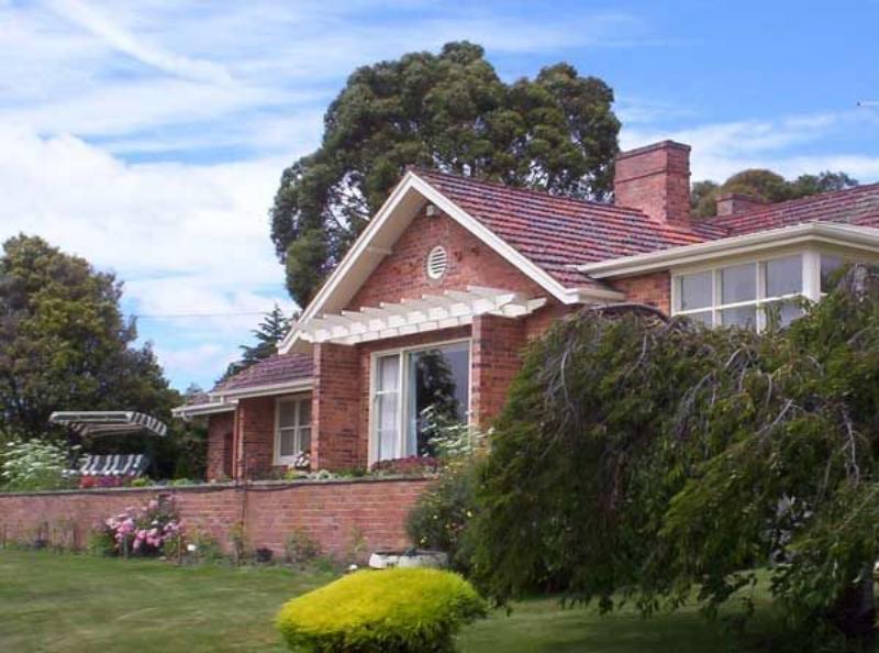 House
- Trevallyn House B & B