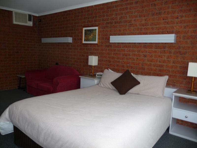 Deluxe Queen
 - Whalers Rest Motor Inn