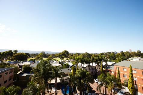 View to hill from Executive Studio Balcony - Comfort Hotel Adelaide Meridien