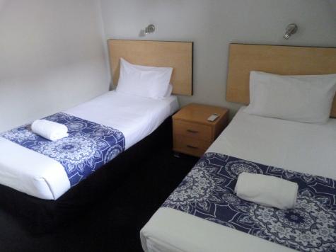 Family room with twin beds
- Alara Motor Inn
