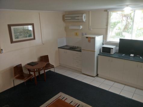 1 bedroom unit
- Arkana Motel