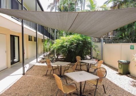 Courtyard
- Best Western Airport 85 Motel