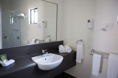 Bathroom
- Best Western Ascot Lodge Motor Inn