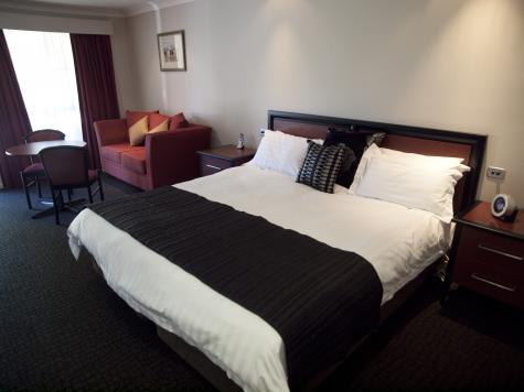 King Spa room
- Best Western Plus All Settlers Motor Inn