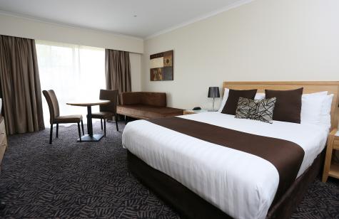 Deluxe Queen Room
- BEST WESTERN PLUS Hovell Tree Inn