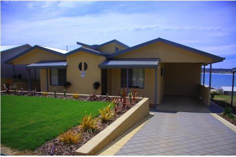 Birubi Holiday Homes Apartments
 - Birubi Holiday Homes