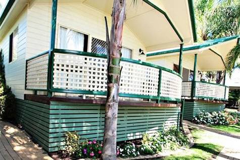 Poolside Villa
- Discovery Parks - Lake Hume (VIC)
