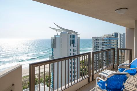 1 Bedroom Apartment
- BreakFree Longbeach Surfers Paradise