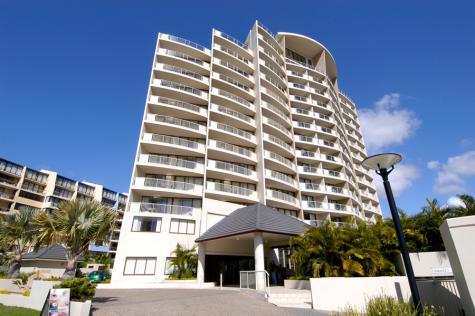 Exterior
- Broadbeach Savannah Resort