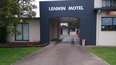 Front of property
- Budget on The Lake Motor Inn