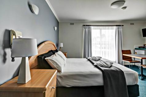 Deluxe Room
 - Central Motel Port Fairy