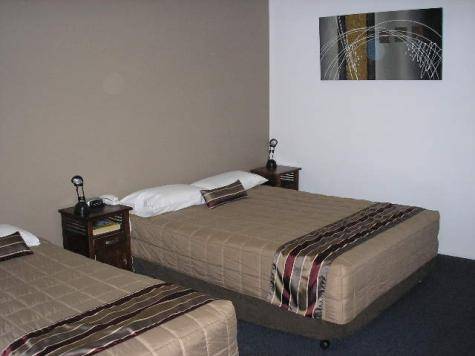 Executive Room
 - Centrepoint Motor Inn