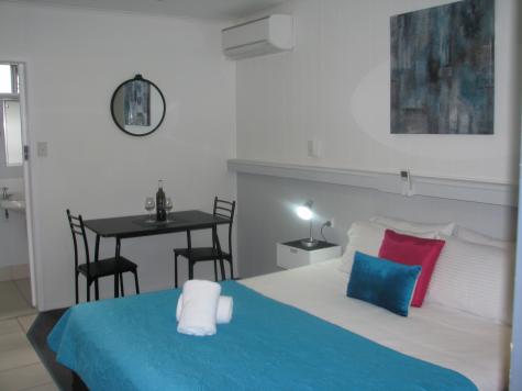 Deluxe Queen Room
- Charm City Motel Bundaberg