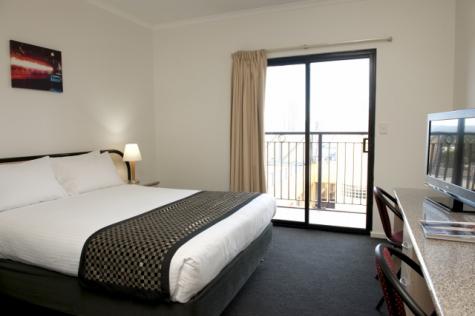 Deluxe Room
 - Adelaide Riviera Hotel