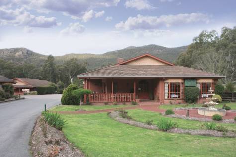 Country Plaza Entrance
 - Comfort Inn Country Plaza Halls Gap