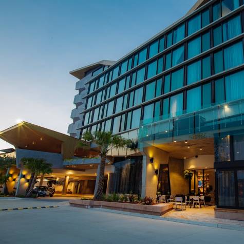 Exterior
 - Eatons Hill Hotel