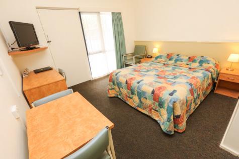 Standard Queen
 - Econo Lodge Mildura