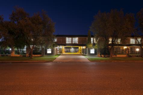 Front Night
- Garden City Motor Inn
