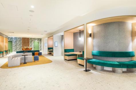 Holiday Inn Dandenong Open Lobby
 - Holiday Inn Dandenong
