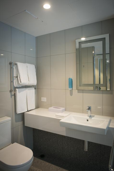 Bathroom
- Holiday Inn Express Macquarie Park