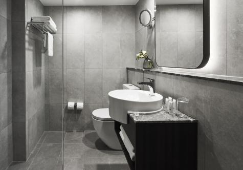 Superior Bathroom
- Crowne Plaza Sydney Airport