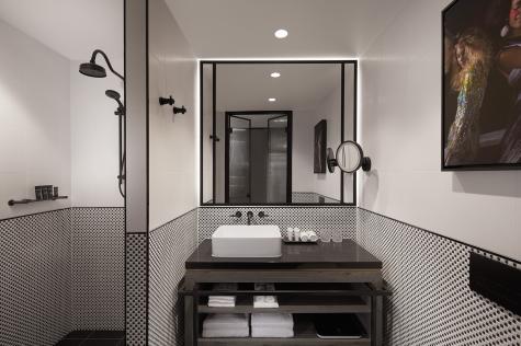 Bathroom King Standard Room
 - Hotel X Brisbane Fortitude Valley Vignette Collection