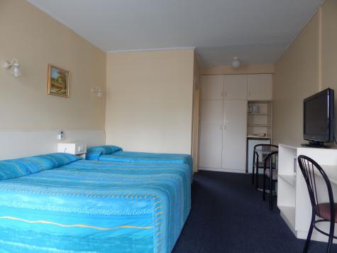 Standard Twin Room
 - Jacksons Motor Inn