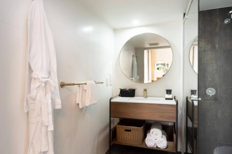 Hotel Deluxe Bathroom
- Mantra Terrace Brisbane