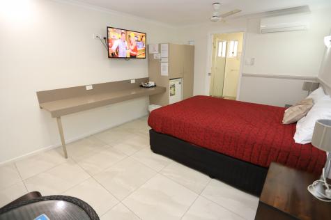 Deluxe room
- Miners Lodge Motor Inn