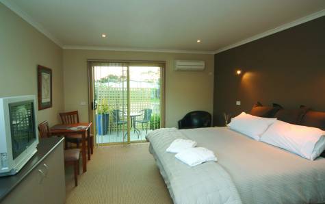 Standard Room
 - Motel Strahan