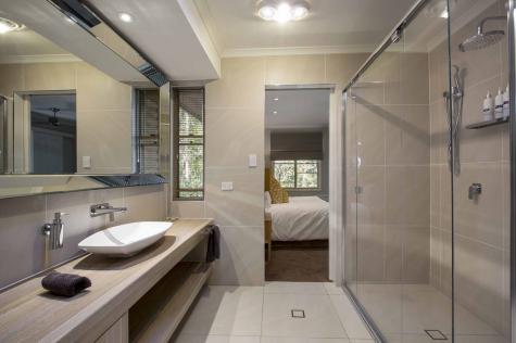 Bathroom feature double showers - Narrows Escape Rainforest Retreat