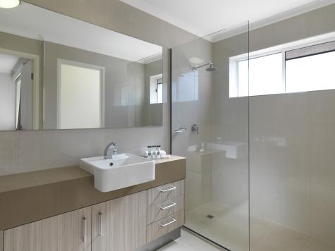 Executive King
- Oaks Sunshine Coast Oasis Resort