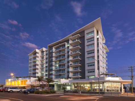 Exterior
- Oaks Mackay Rivermarque Hotel