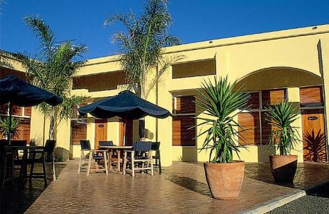 Ocean Beach courtyard
- Ocean Beach Motor Lodge