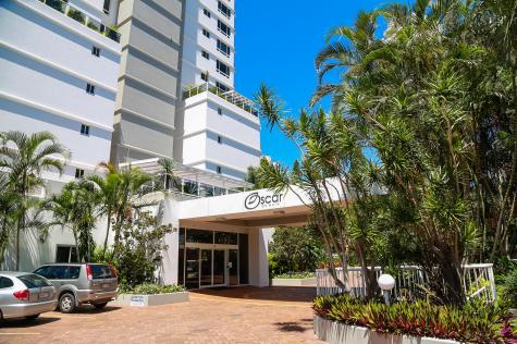 Entrance
 - Oscar on Main Resort