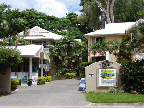 Entrance
- Palm Cove Tropic Apartments
