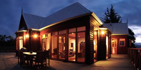 Exterior
 - Peninsula Experience