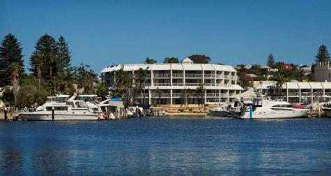 Exterior
 - Pier 21 Apartment Hotel