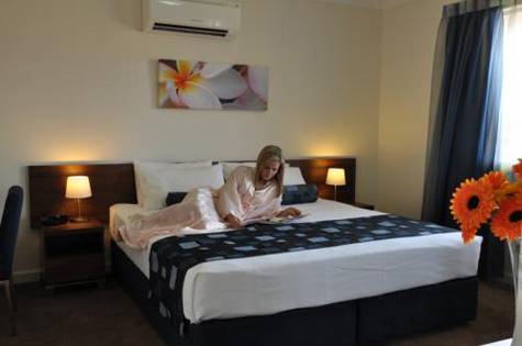 King Spa Suite
- Pinnacles Edge Resort