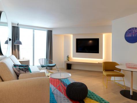 QT Bondi Atrium Suite Living Room
 - QT Bondi