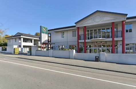 QI Nelson Entrance
 - Quality Inn Nelson