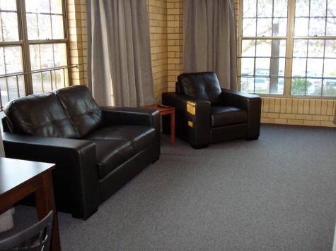 Apartment Room
 - Raceview Motor Inn