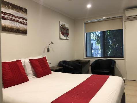 Superior Deluxe Queen Room
 - Ryley Motor Inn