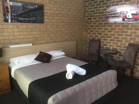 Queen Room
 - Squatters Homestead Motel