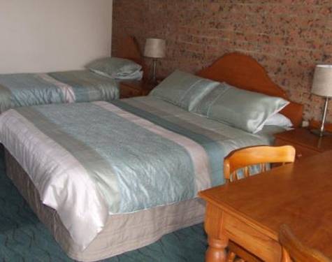 Executive Room
 - Swaggers Motor Inn
