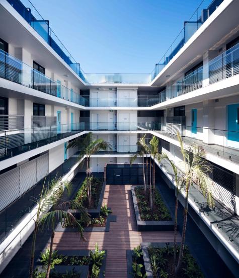 Hotel
- Veriu Camperdown