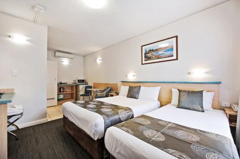 twin beds - Welcome Inn 277