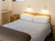 Unit2
 - 747 Motel