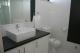 Bathroom
 - Broadbeach Travel Inn Apartments