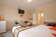 en-suite studio
 - Big Five Motel